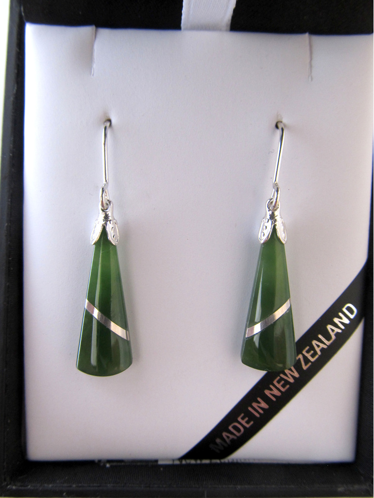 JIE402 Greenstone wedge-shaped earrings (2.5cm) with silver thread