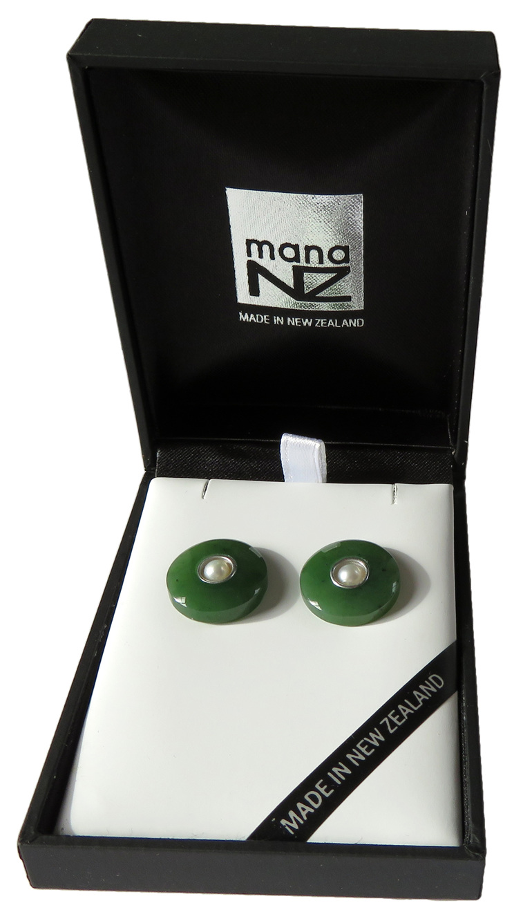 New Zealand greenstone round stud earrings with a pearl in the centre GS1115